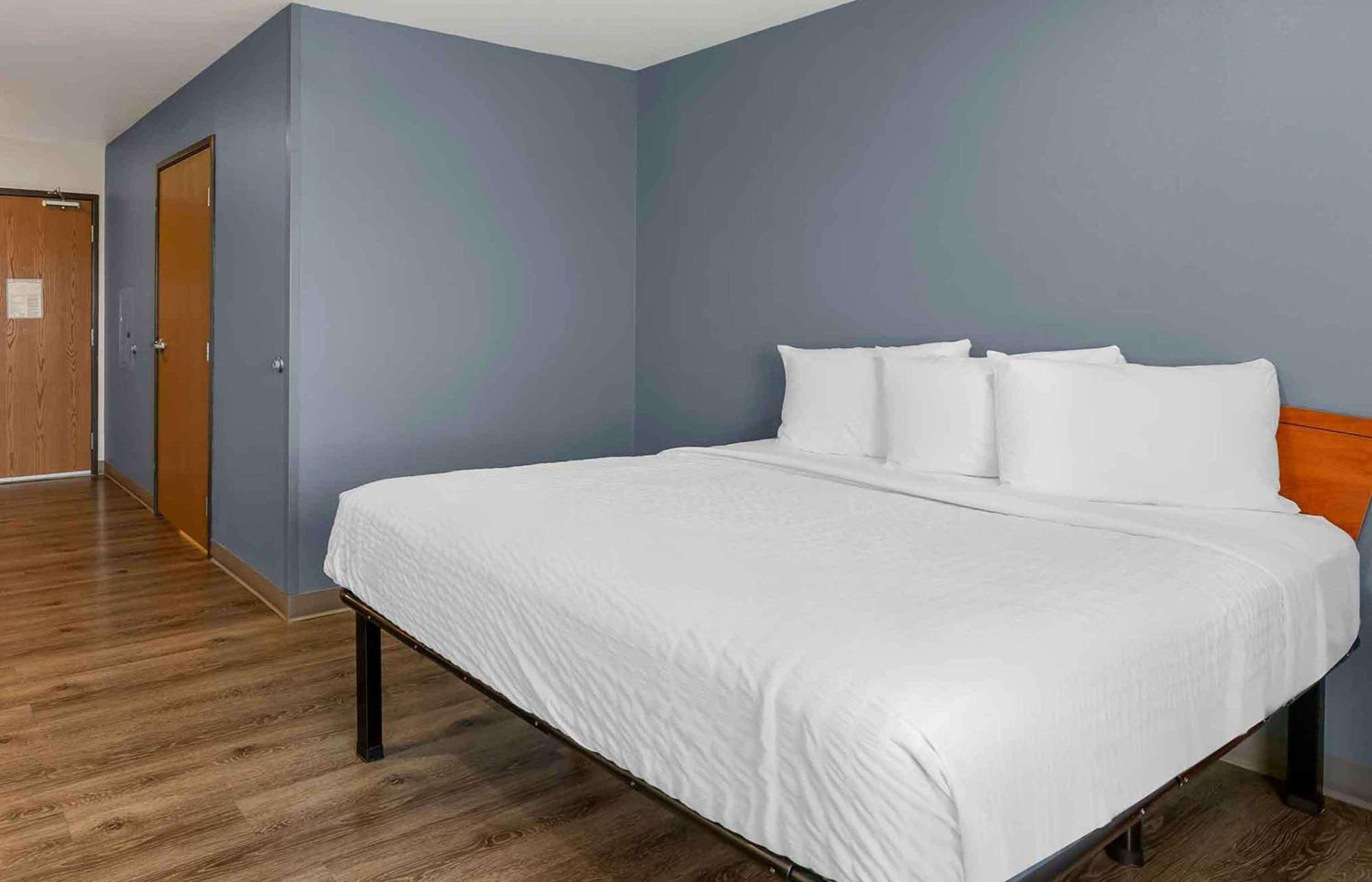 Extended Stay America Select Suites - Cleveland - Airport Exterior foto