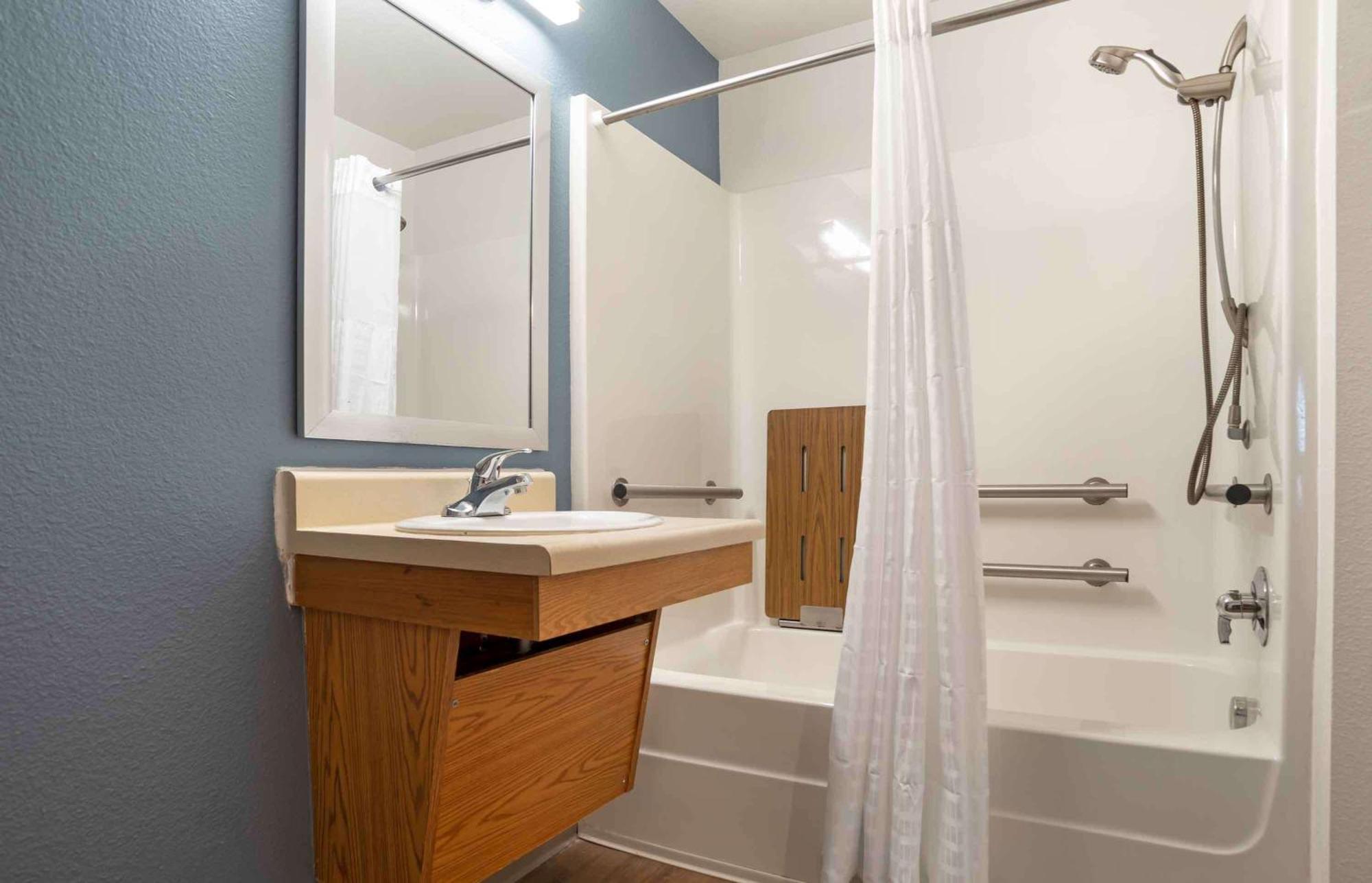 Extended Stay America Select Suites - Cleveland - Airport Exterior foto