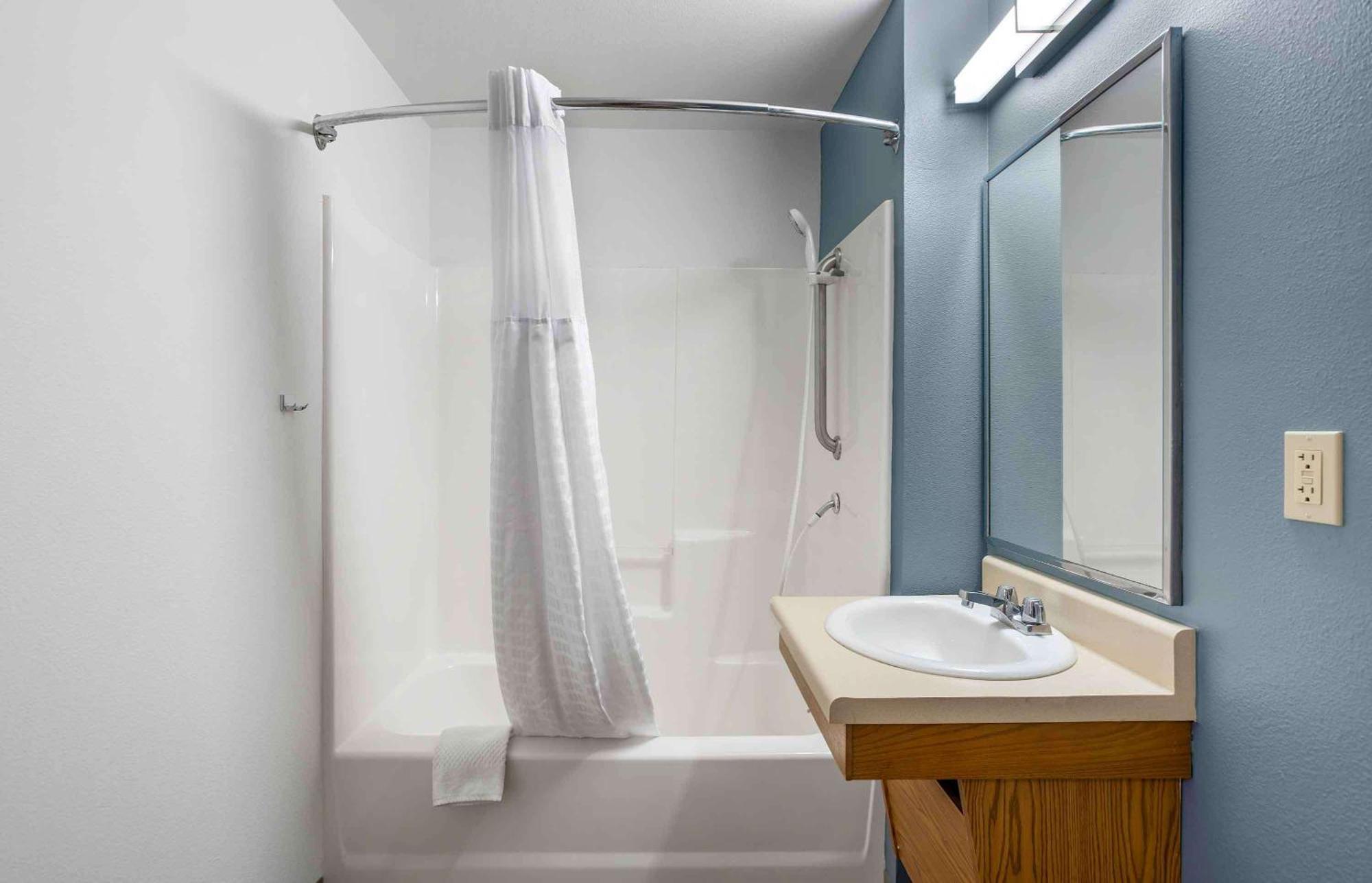 Extended Stay America Select Suites - Cleveland - Airport Exterior foto